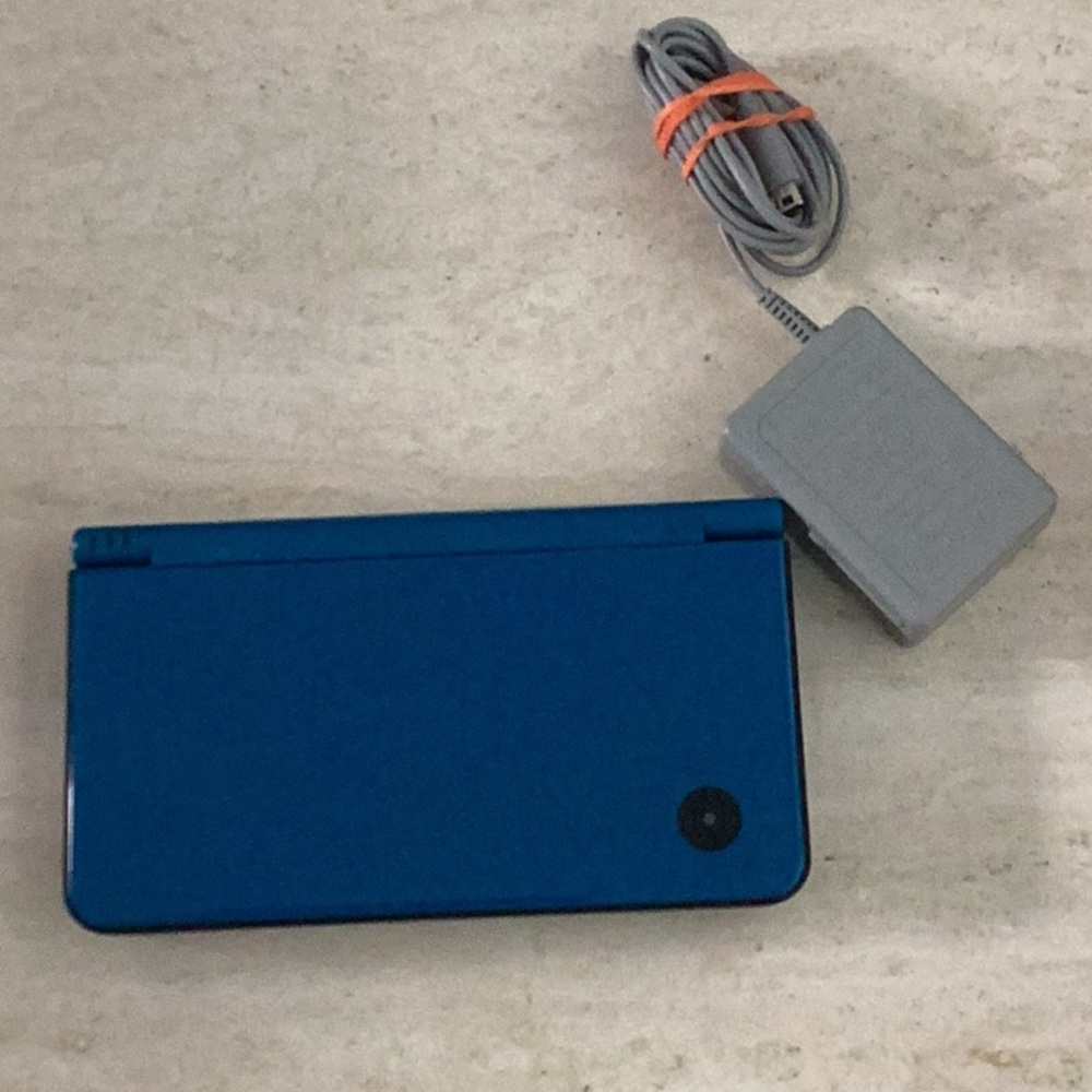 Nintendo DSi XL Console & Charger Handheld System Blue - Picture 15 of 15